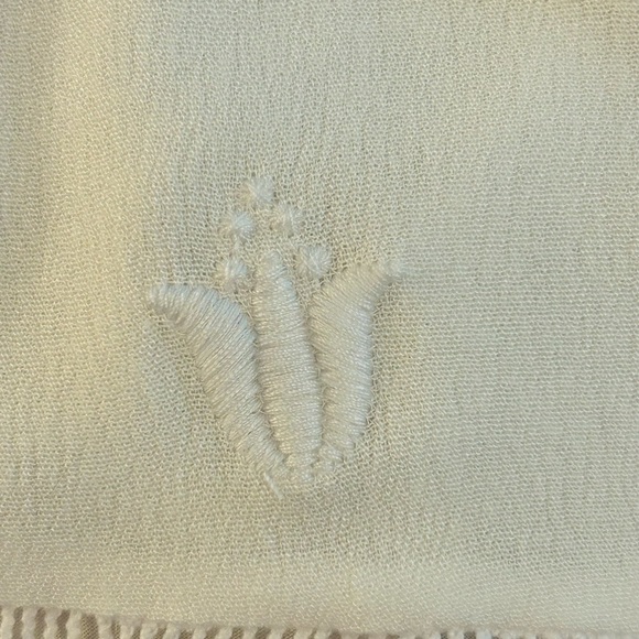 NWOT J. Marie Dani embroidered top in white - Picture 7 of 9